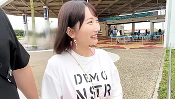 Asiatique seins énormes suce et baise profonde