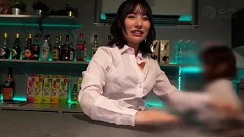 Asiatisches Mädchen wird gefickt mit Abspritzorgasmus