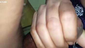 Sali reçoit une grosse branlette avec audio hindi