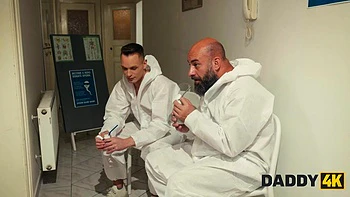 Ich flehte Daddy4k an, mich mit Sperma zu füllen