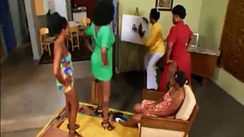 MILF forte aux gros seins baisée en doggy et cowgirl