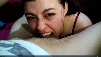 Chica amateur chupando en webcam