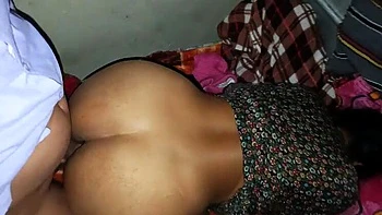 Kavita y Savita primera vez follan duro estilo perrito y blowjob indio