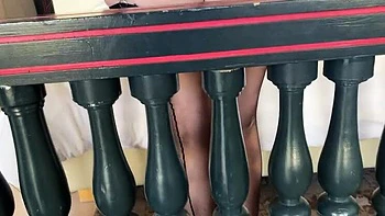 Mamie britannique mature exhibe grosses nichons naturels et pieds sexy