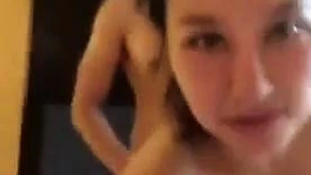 Chinoise baise en levrette avec grosse chatte