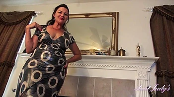 Трах с большой задницей мачехой Жоаной от первого лица