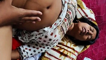 Горячая десим баби трахается с молодым студентом и кончает внутрь