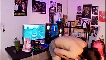 Gamer amadora fodida com boquete e doggy