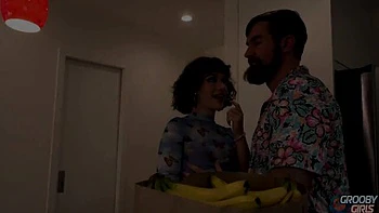 Serena Bubbles hart gefickt von großem Tgirl-Schwanz