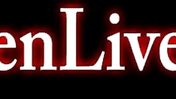 Maggie Green peituda se masturba na rua