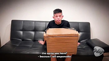 Brune mince baisée lors d'un casting de rue