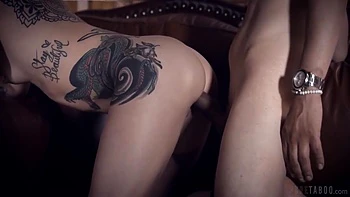 Худая латина трахается с огромным черным членом