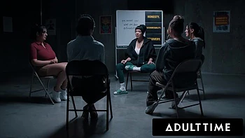 Маленькую Пак жестко фистят и двойным проником в жестком группаке