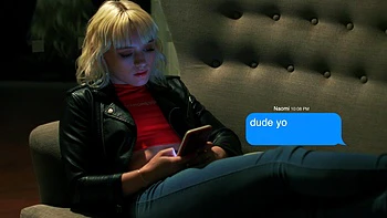 Loira Naomi Nash cavalga com paixão o enorme pau preto