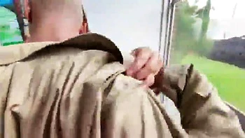 Latina culona monta a la vaquera y en misionero