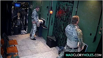Misión secreta de orgía dura con bondage de ejército y doggy