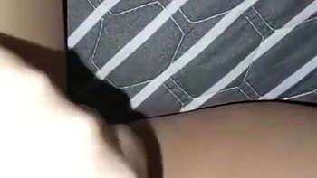 Chica desi se masturba fuerte en el móvil