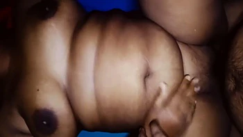 Baiser nocturne avec femme desi pulpeuse en saree