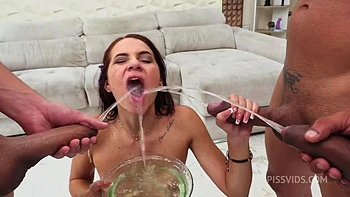 Vadia Michelle Anderson recebe seu primeiro gangbang duplo anal