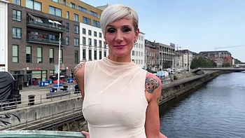 Milf francesa Alrox disfruta de tríos