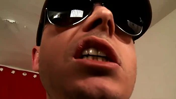 Asiatisch-französische wird anal und oral im Gangbang zerstört