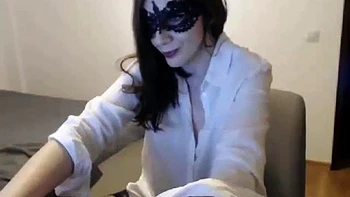 Belle-mère milf exhibe et se branle webcam