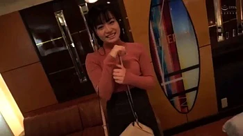 Heiße Asiatin reitet Cowgirl-Style