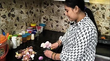 BBW Desi Milf Puja Bhabhi bläst und wird von hinten zu Hause gefickt