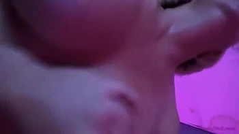 Belle-mère Brianna Beach secoue son gros cul