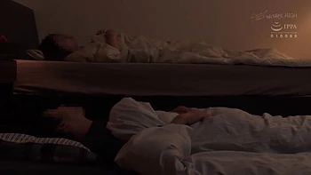 Teens asiatiques amateurs en baise hardcore en groupe