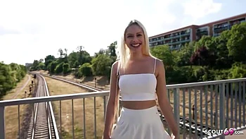 Loira Vivian Lola primeira vez no cu com pau grande no casting