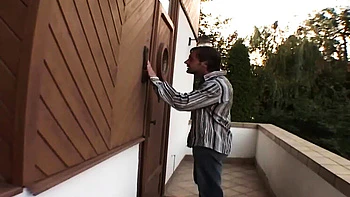 MILF peituda Kevin King fode hardcore e goza forte