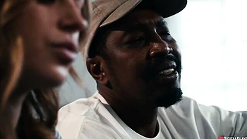 Adolescente branca Anna Claire Clouds fodida fundo por um grande BBC