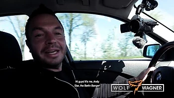 Kitty Blair hipnótica com boquete fundo e dedilhada