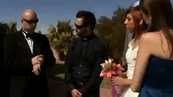 Lisa Ann: große Titten bläst und wird Doggy & Reiterin gefickt