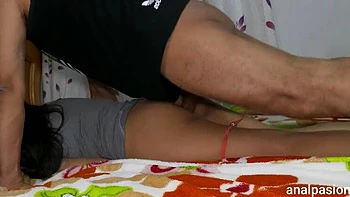 Esposa latina caliente follada duro con creampie anal