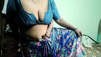 Chubby Saree Aunty Shakes Big Ass at Home