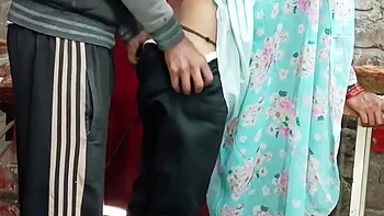 Sozinha em casa fodendo vizinha indiana gostosa em hindi