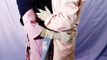 Mi padrastro me folla duro en la cocina