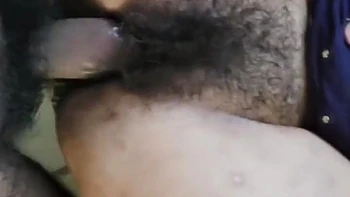 Indio amateur folla culo peludo con plug de cola