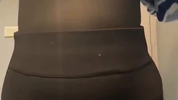 Соблазнение в офисном туалете и соло оргазм