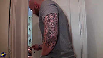 Milf Venus fodida anal e oral no trio selvagem