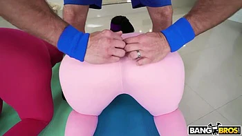 Jungfrau Alexis Andrews blondes Dreier mit großen Titten und Arsch