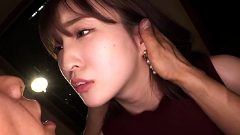 Японка верхом ебется и пизда брызжет