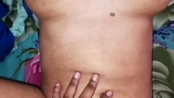 Bangladeshi Bhabhi wird mit großen Titten doggystyle gefickt