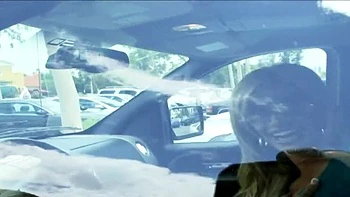 Johnny Sins e Priya Rai fodem peitos grandes e gozam jatos