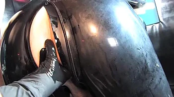 Esclave salope reçoit formation BDSM brutale et fisting anal