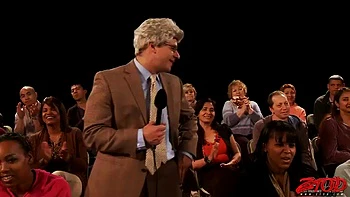 Мамка сосет и катается на огромных сиськах в позе догги