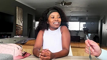 Modelo negra de 18 anos fodida dura na buceta