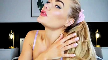 Belle-mère blonde Dommelia baisée par un gros noir